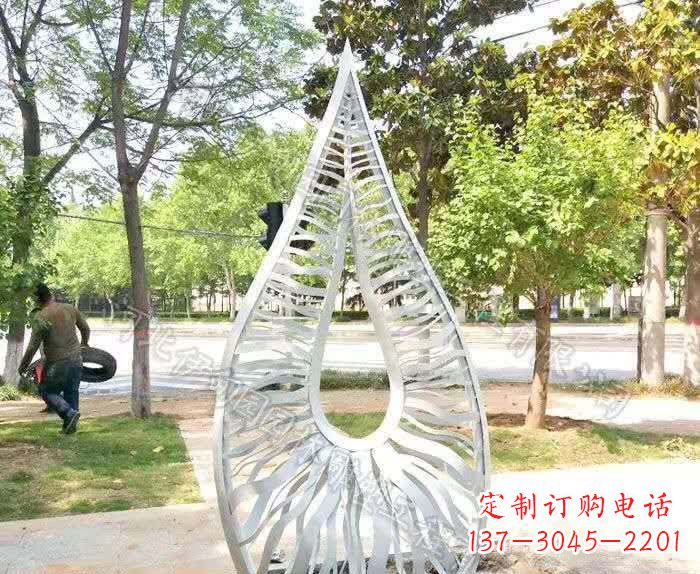 大连精致不锈钢水滴雕塑
