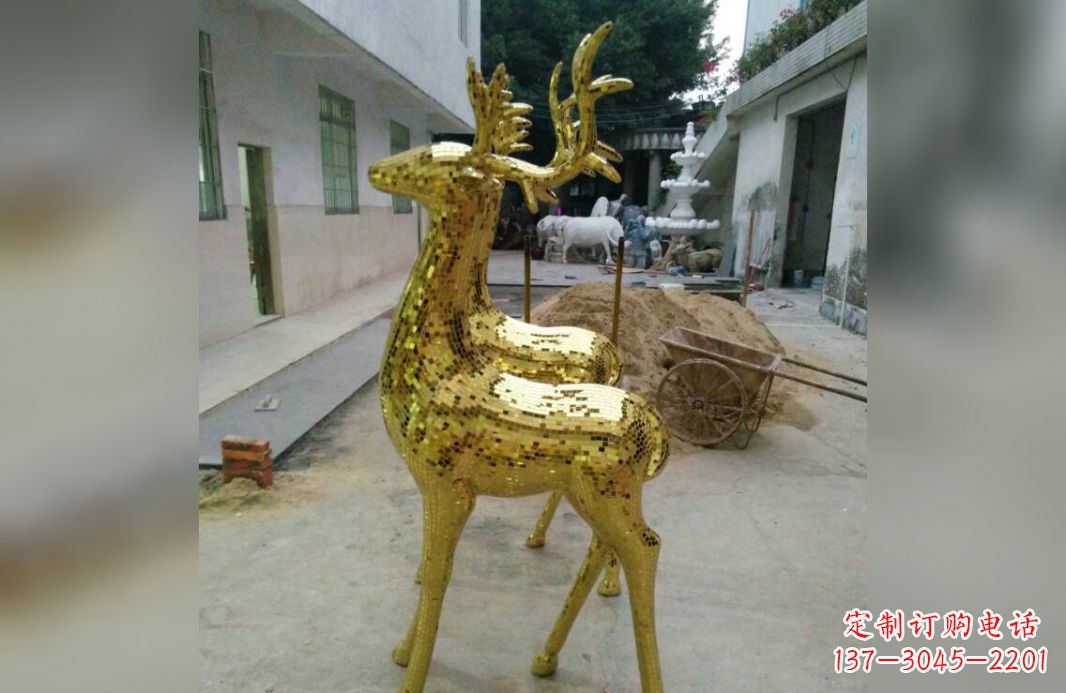 大连不锈钢鹿公园的动物雕塑