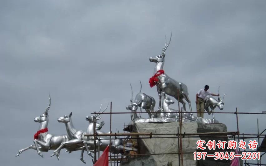 大连不锈钢动物雕塑——美丽宁静的自然之美