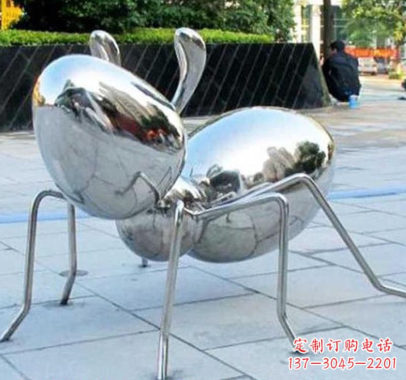 大连不锈钢蚂蚁雕塑一座象征努力的艺术作品