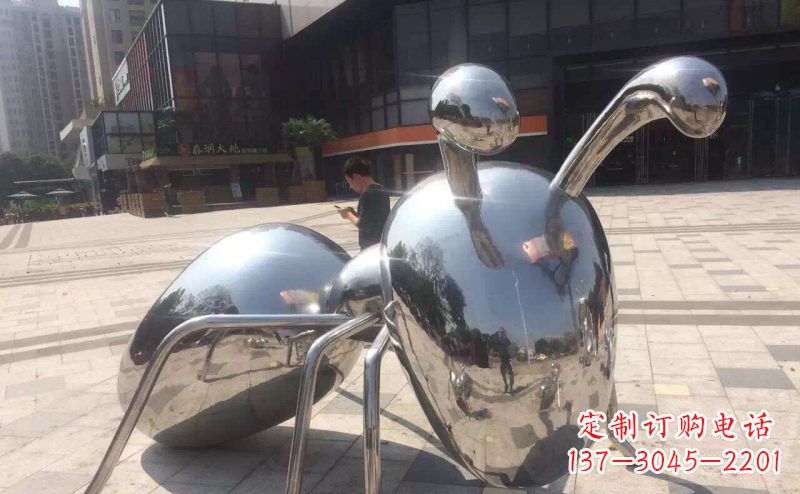 大连不锈钢蚂蚁雕塑精美而富有讽刺意味