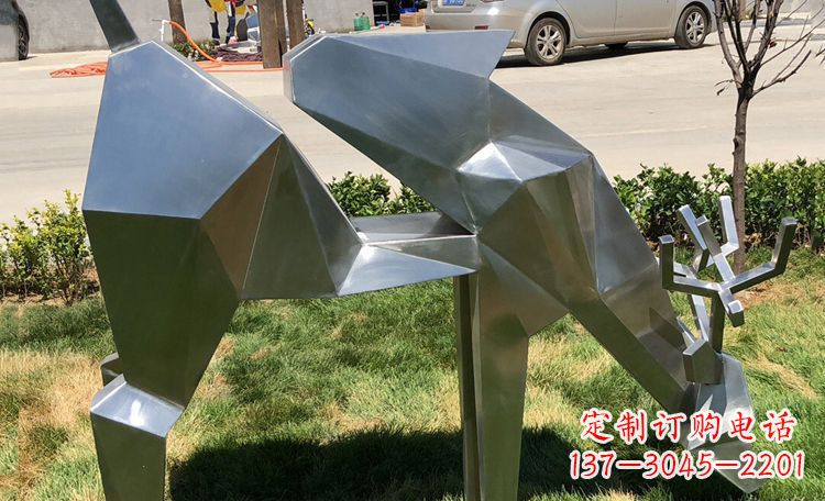 大连不锈钢梅花鹿雕塑给公园带来美丽风景