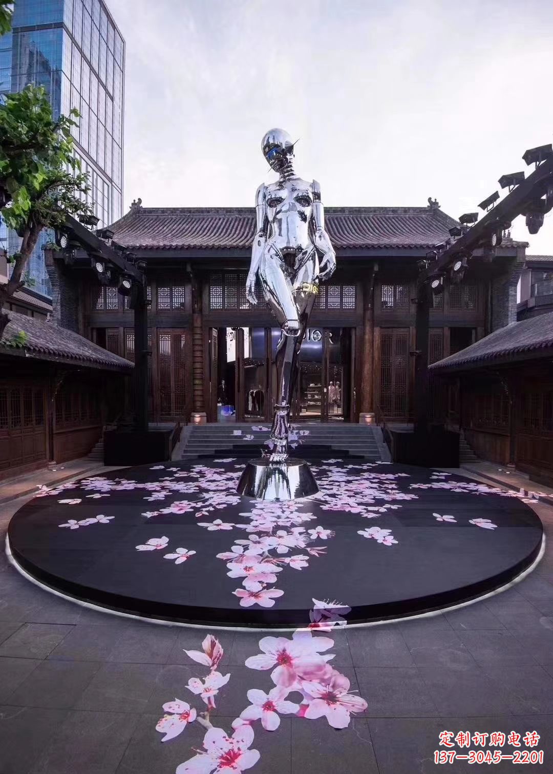 大连美女雕塑点亮城市之美