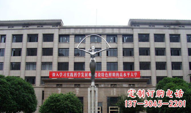 大连纪念学生的不锈钢雕塑