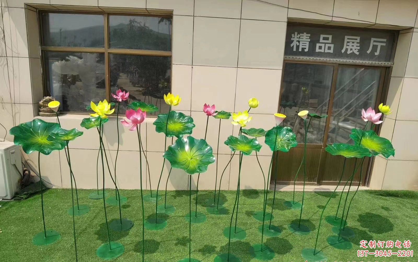 大连不锈钢荷花雕塑给景观增添美感