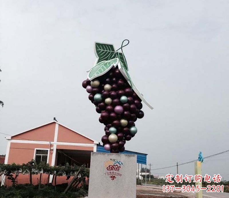 大连精美绝伦的不锈钢葡萄雕塑