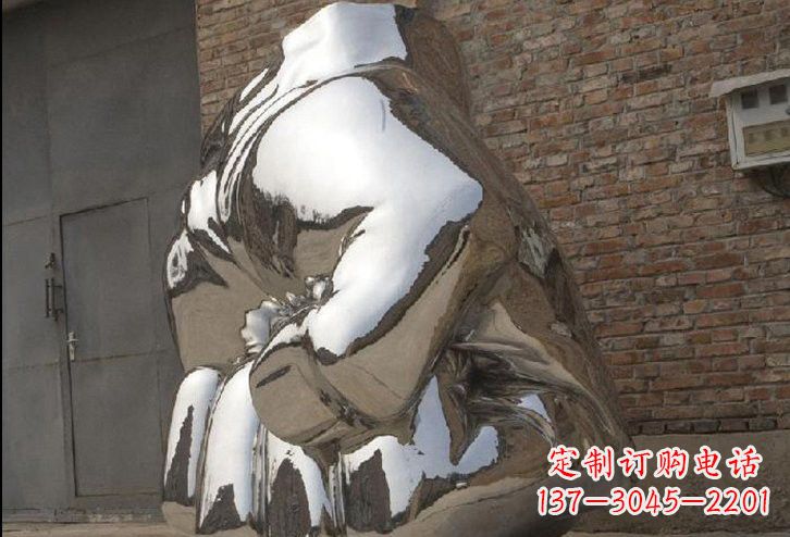 大连不锈钢拳头雕塑给人以力量的象征