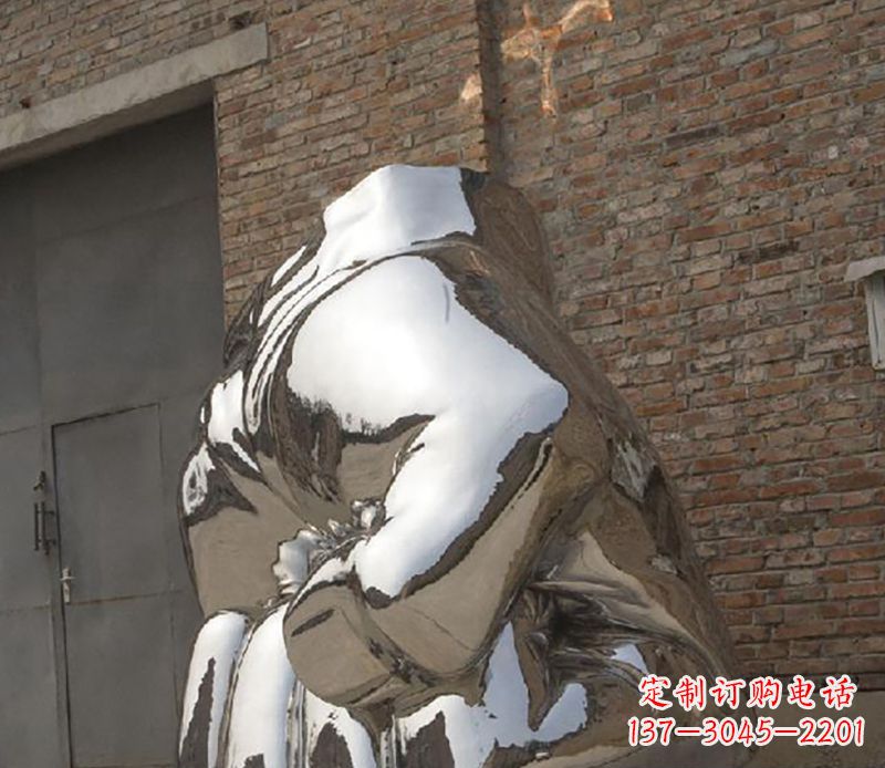 大连不锈钢拳头雕塑