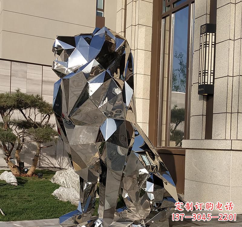 大连不锈钢狮子雕塑精美而又富有艺术感