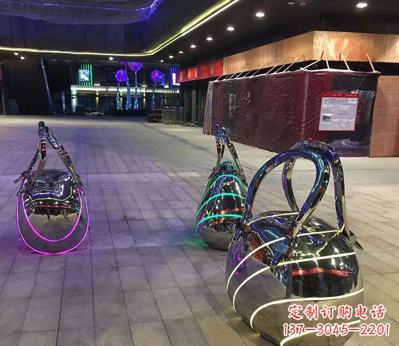 大连不锈钢手提包雕塑精美艺术品