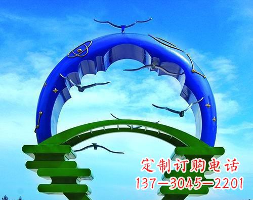 大连海洋书籍雕塑——记忆中的校园美景