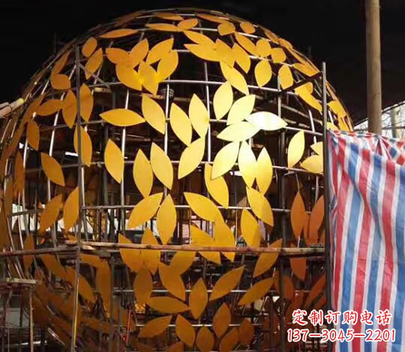 大连不锈钢树叶镂空球景观雕塑