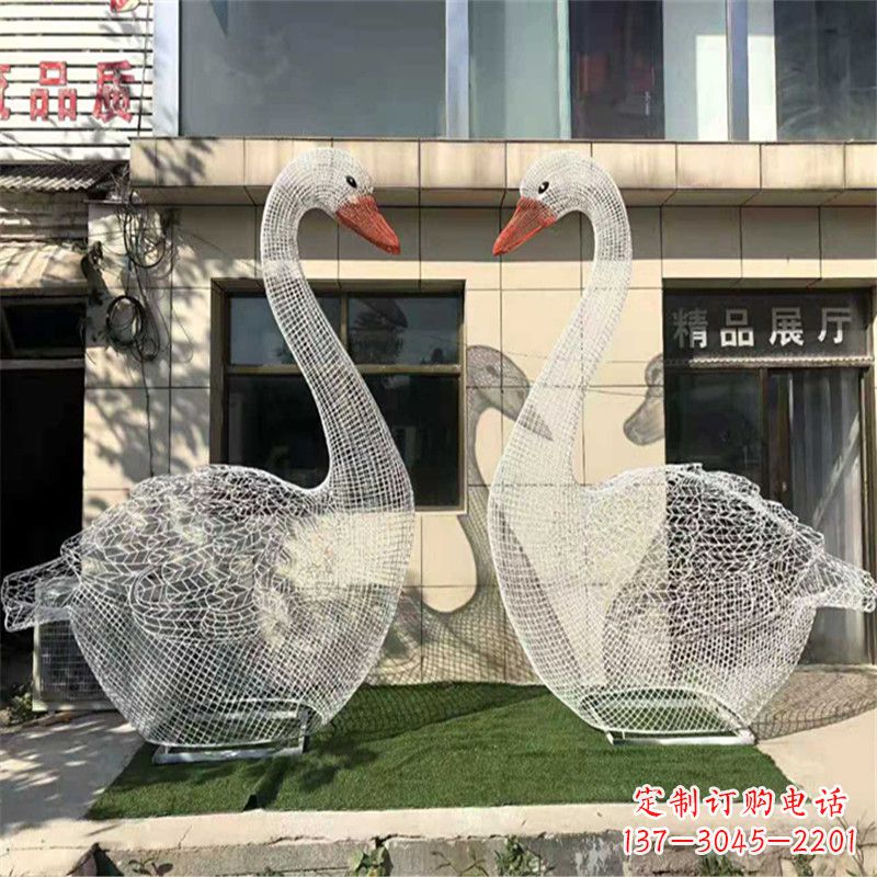 大连不锈钢缩翅网格天鹅一对经典雕塑的传奇之美