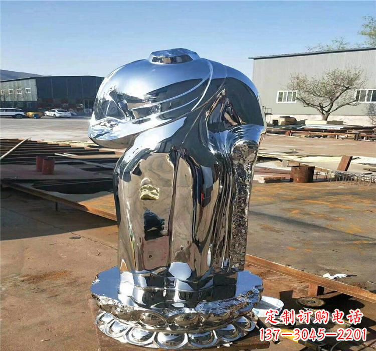 大连太湖石雕塑精美的艺术之作