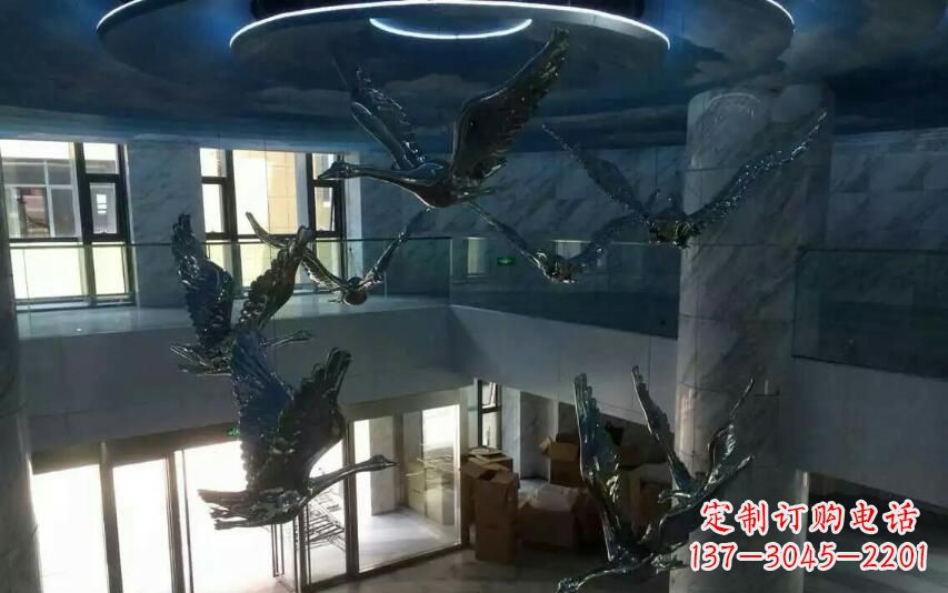大连不锈钢天鹅雕塑赋予室内空间灵动之美