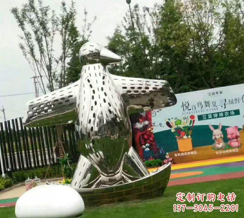 大连不锈钢现代企鹅雕塑