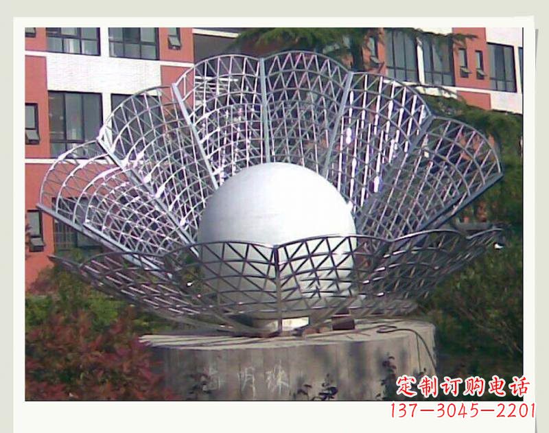 大连海洋精灵不锈钢贝壳雕塑