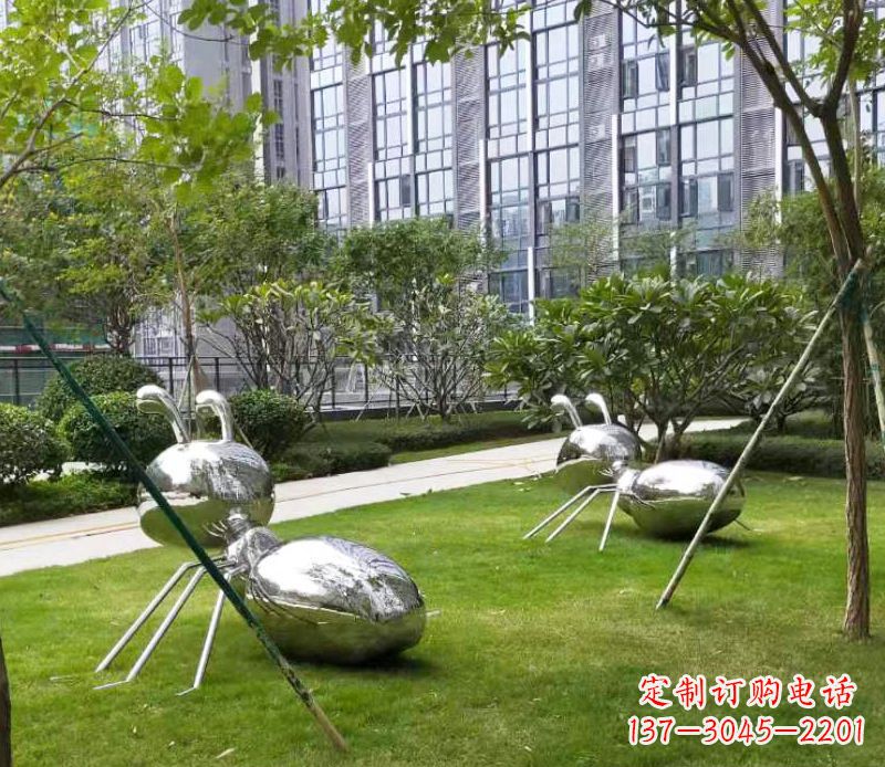 大连不锈钢小区的蚂蚁雕塑