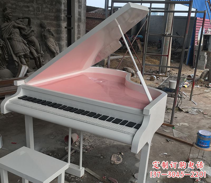 大连校园里的钢琴雕塑