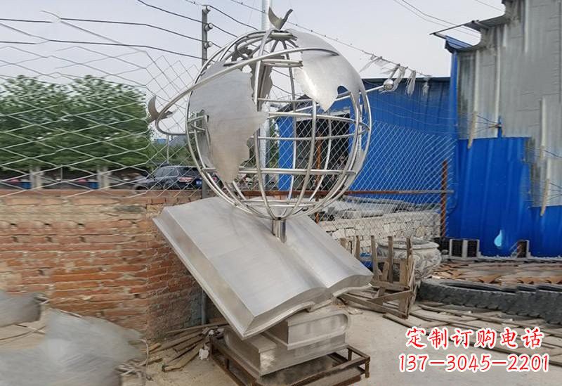大连不锈钢校园里的地球雕塑