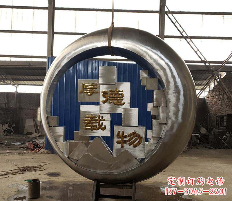 大连不锈钢圆环景观雕塑环绕着美丽