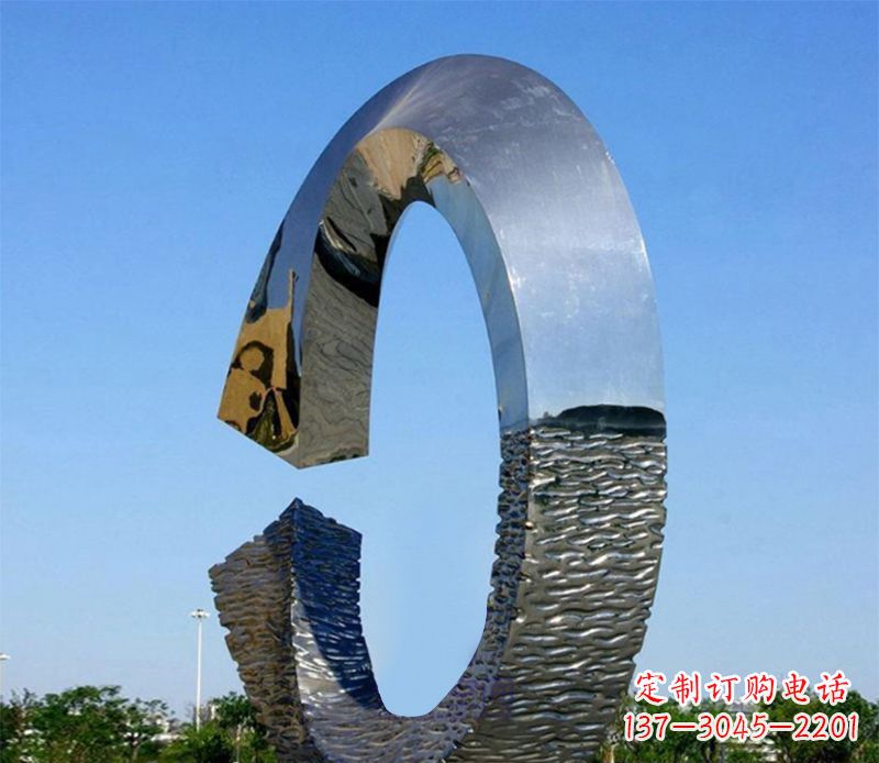 大连环绕着美好的景观雕塑