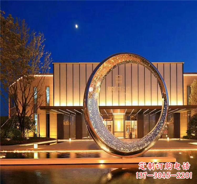 大连不锈钢圆环雕塑给空间增添无限美感