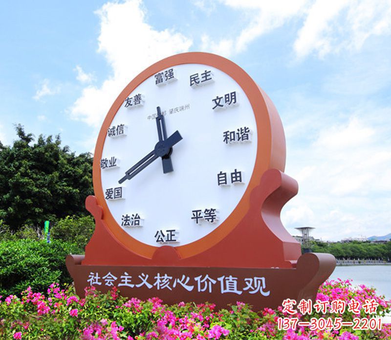 大连价值观雕塑以不锈钢钟表为蓝本