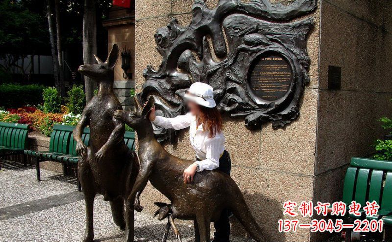 大连袋鼠雕塑——装点步行街的美丽风景