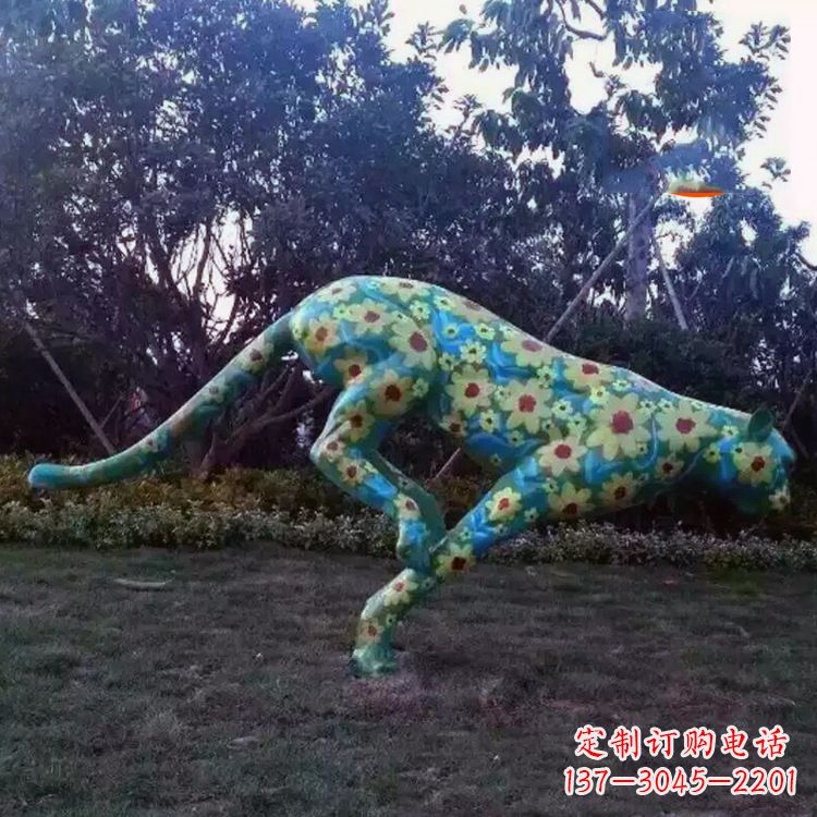 大连彩绘豹子雕塑-玻璃钢彩绘草坪动物摆件