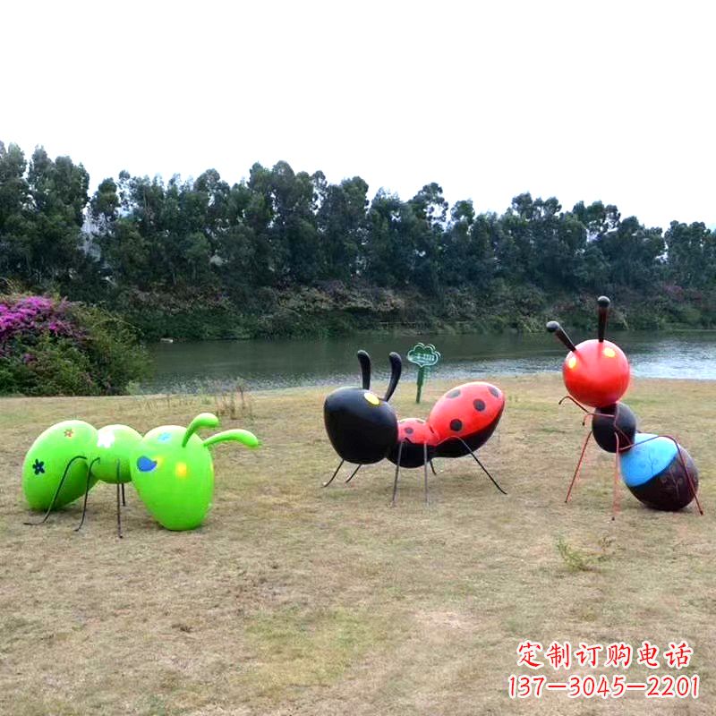 大连彩绘玻璃钢蚂蚁雕塑——精致又充满动感