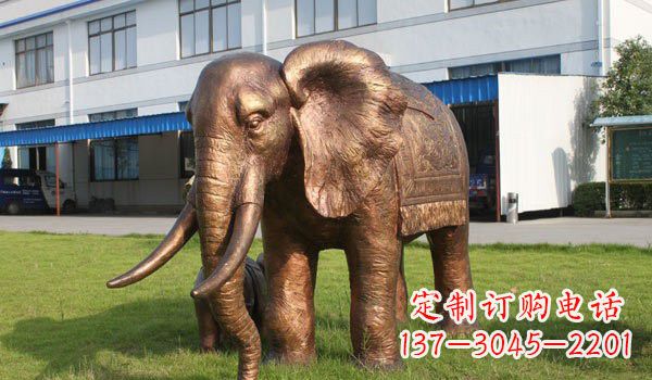 大连草地大象铜雕