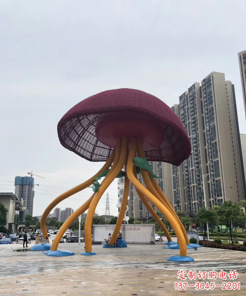 大连城市点缀之美——不锈钢蘑菇雕塑