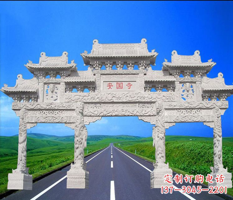 大连城市中的石雕牌坊雕塑