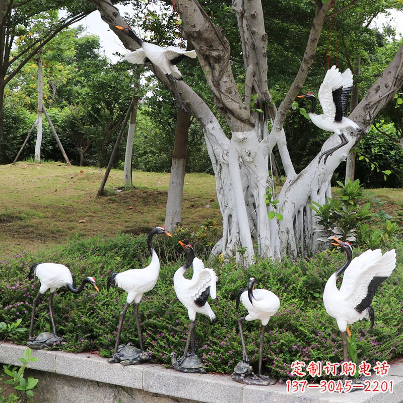 大连美丽的仙鹤雕塑