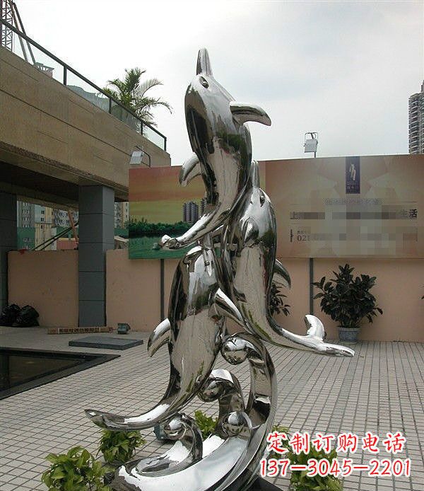 大连海豚雕塑表达创意与活力