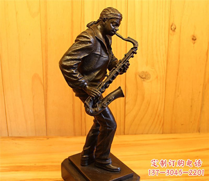 大连萨克斯雕塑娱乐场所的精灵