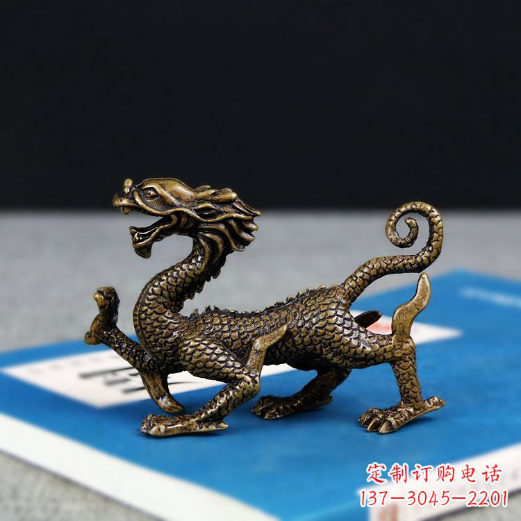 大连青龙雕塑用纯铜熔铸而成