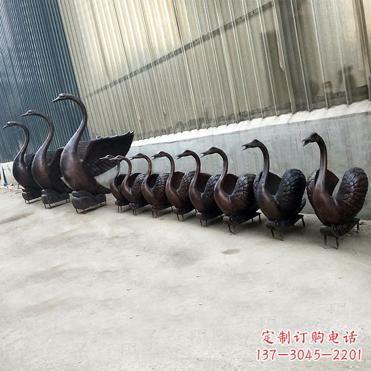 大连精致的铜质天鹅雕塑
