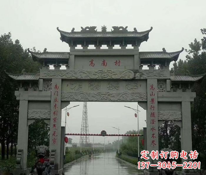 大连村口的石雕牌楼——缅怀传统文化