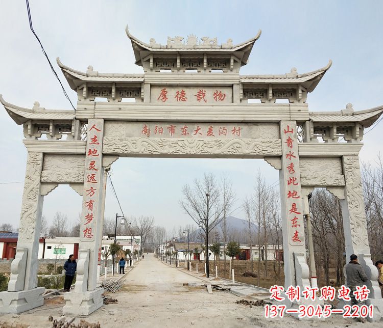 大连此牌坊的石雕