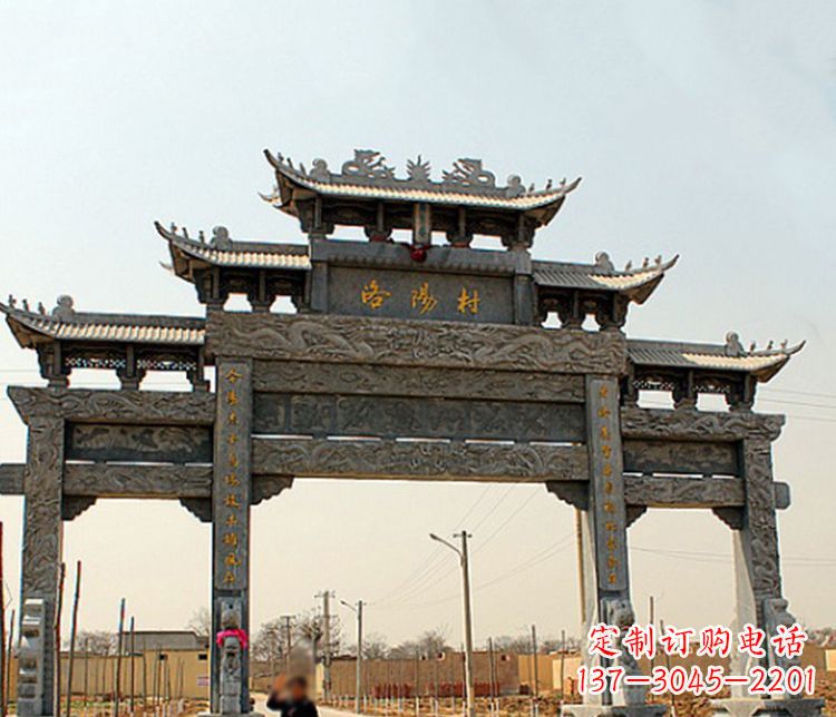 大连牌坊雕塑——缅怀中国传统文化