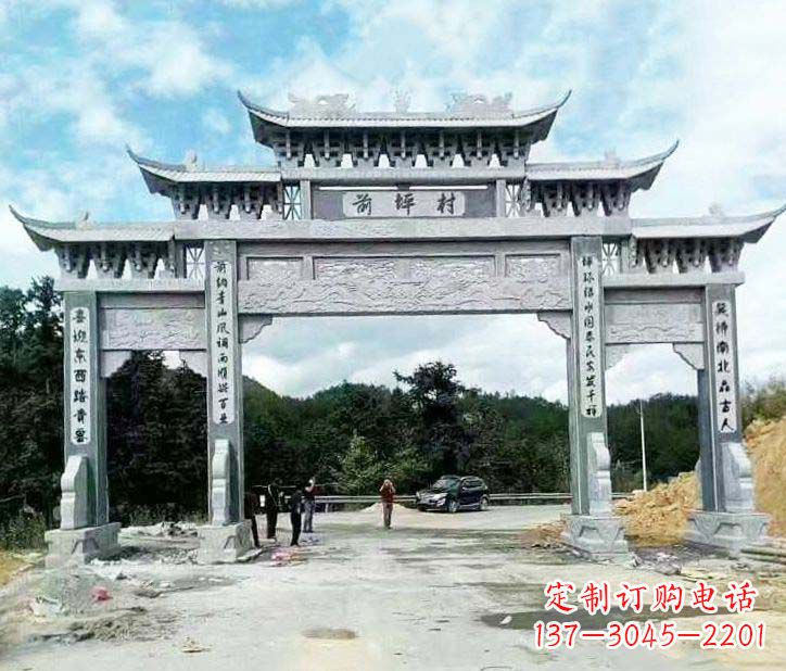大连村庄三门石牌坊石雕的内容。