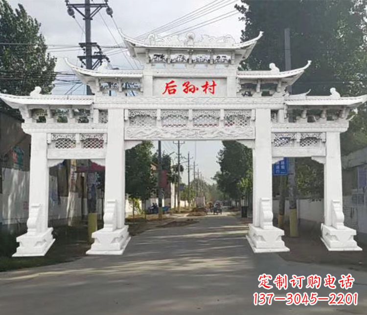 大连精巧古朴的村庄牌坊石雕