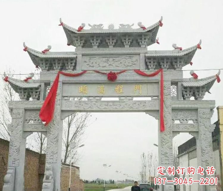 大连牌坊雕塑纪念历史,传承文化