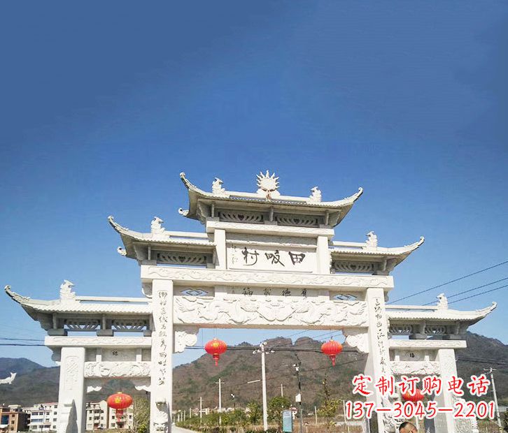 大连村庄的牌坊雕塑