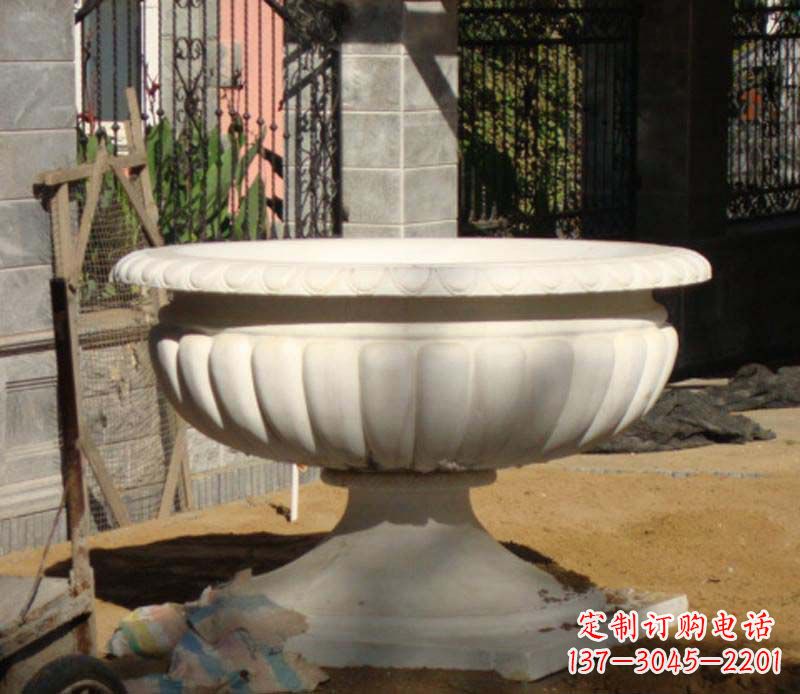 大连精美大理石花盆雕塑