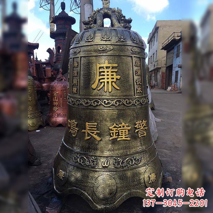 大连特色大型铜钟雕塑