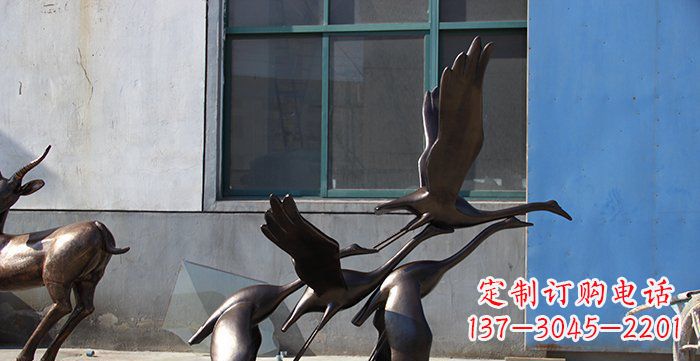 大连大雁飞翔铸铜动物铜雕