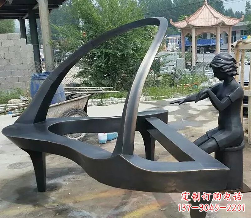 大连钢琴抽象铜雕